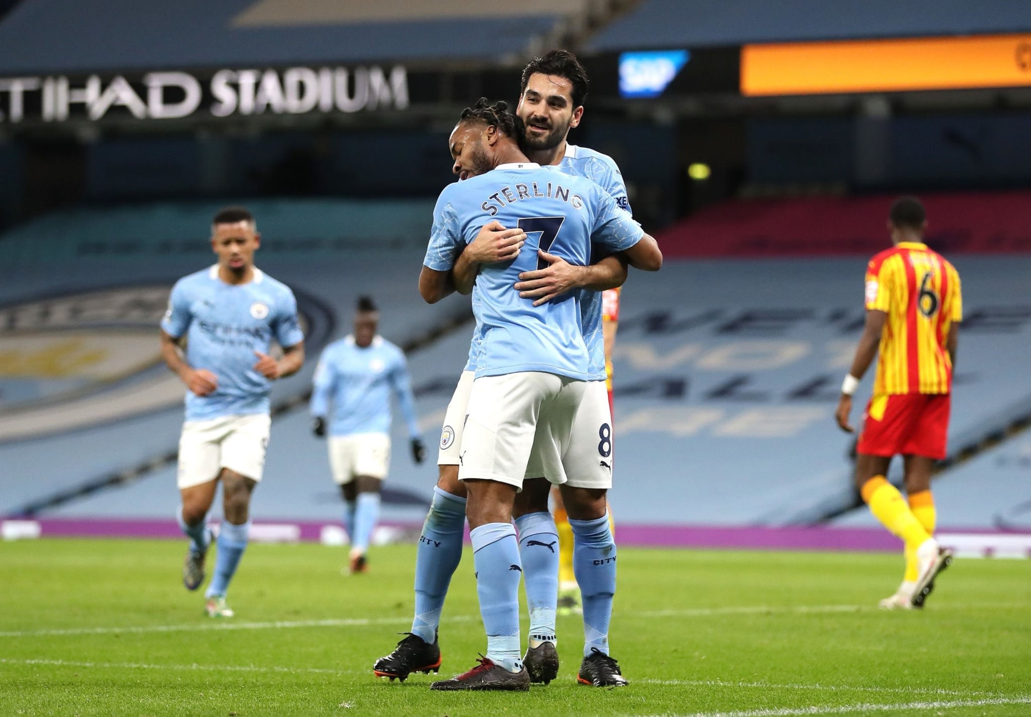 均展现了很 均展现了很